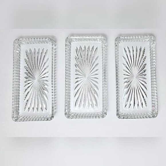 Vintage Oneida Chippendale Relish Tray – Silverplate w/ Glass Liner – New in Box - Picture 8 of 12